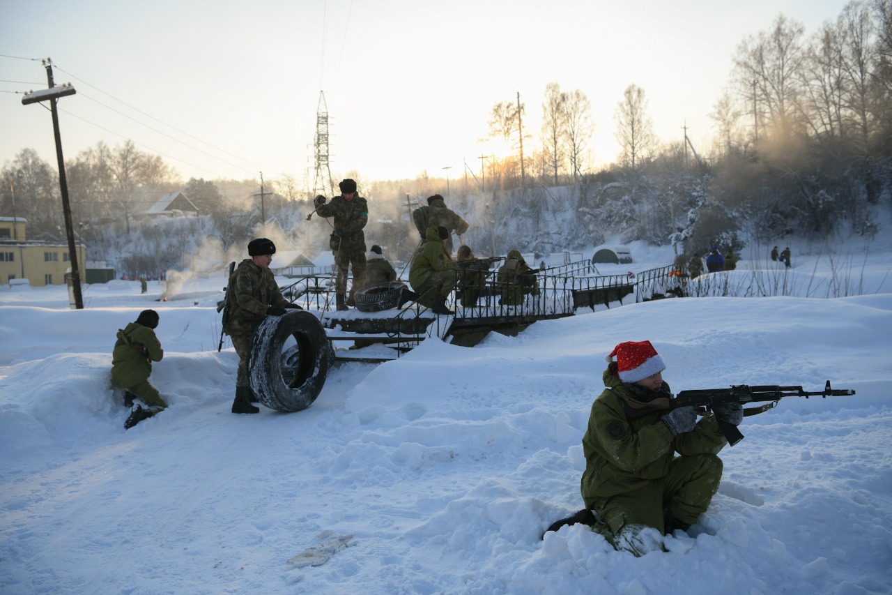 Сибирские войска. Новогодний спецназ. Штурмовая полоса спецназа. Спецназ в новогодней форме. Дед Мороз специального назначения.